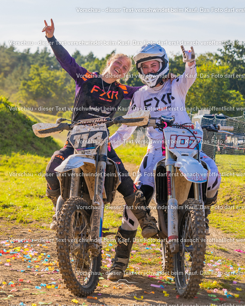 09_20_LM_Schenkenhorst-0223 | Sportfotografin aus Berlin-Brandenburg mit Fokus auf Motocross. Ich halte deine sportliche Leistung und echte Emotionen auf und neben der Strecke professionell fest. Entdecke die Fotos von deinem Rennen und bestelle sie direkt hier im Shop.