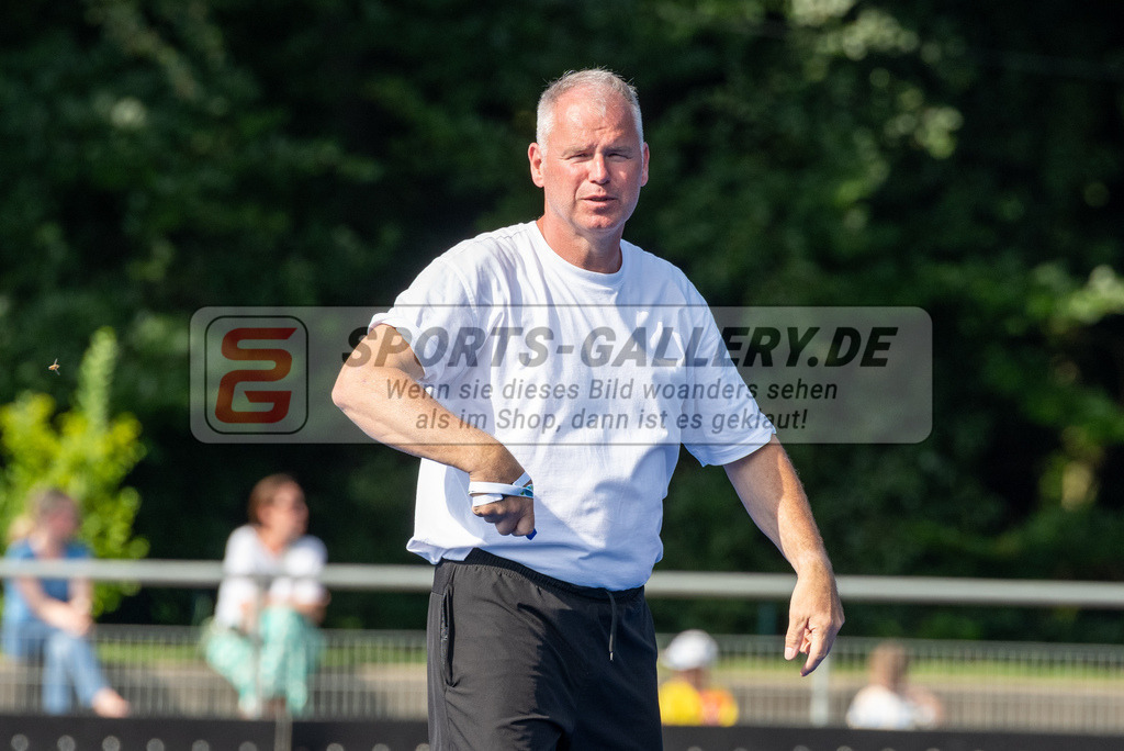 SFE_20240817_0031 | Krefeld, Deutschland, 17.08.2024:  European Cup for Recreational Hockey Players im KTHC Stadion Rot-Weiss Köln Tennis and Hockey Club am 17.08.2024 in Krefeld, Deutschland. (Foto von Stephan Fehrmann)Krefeld, Germany, 17.08.2024: European Cup for Recreational Hockey Players in KTHC Stadion Rot-Weiss Köln Tennis and Hockey Club at 17.08.2024 in Krefeld, Deutschland. (Foto from Stephan Fehrmann)