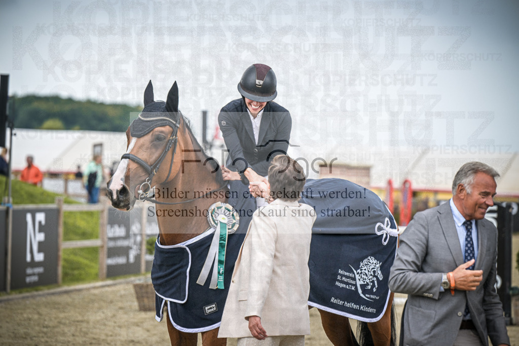 DOS_0074 | Entdecke hochwertige Reitturnierfotos von Foto Oger. Professionell, emotional und authentisch – jetzt Lieblingsmomente im Shop bestellen.Deutschlandweite Turnierfotografie. - Realisiert mit Pictrs.com