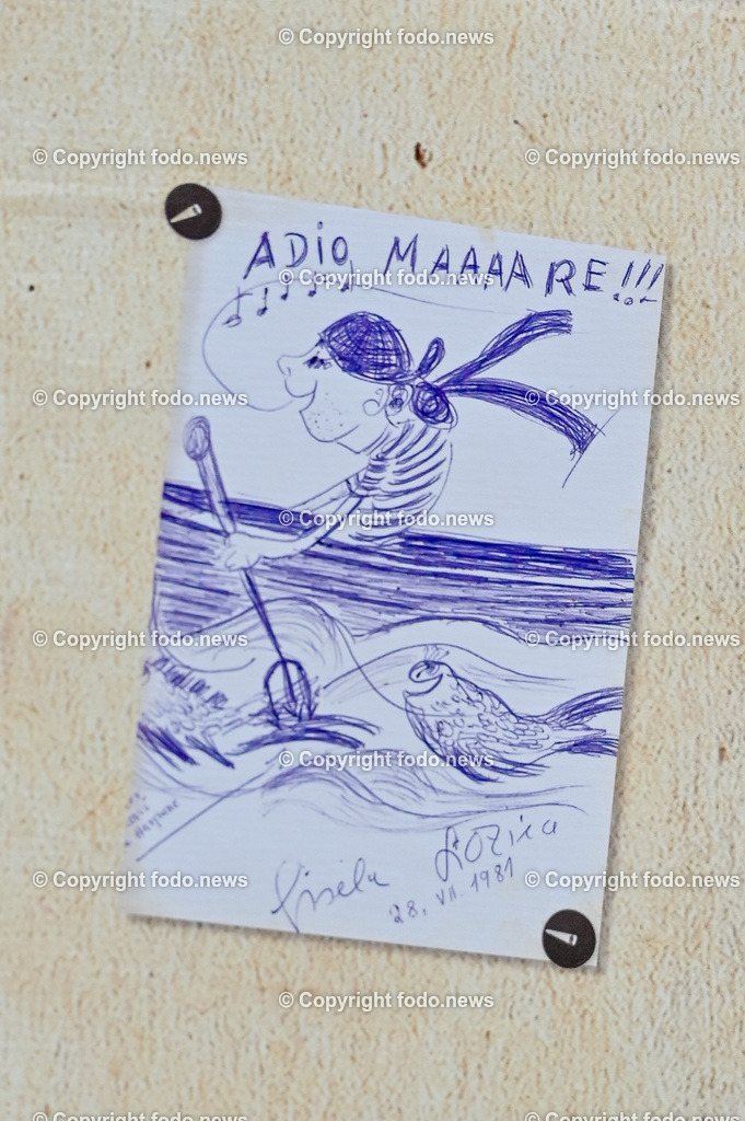 Kroatien_ Korcula_ Insel in Sueddalmatien_ Korcula Stadt_ 13.09.2024-220 | 13.09.2024, Kroatien, HRV, Korcula, Insel in Sueddalmatien, Korcula Stadt im Bild Hafen, Hafenansichten, Boot, Boote, Schiff, Schiffe, Gebauede, Adria, Meer, Stadtansichten, Altstadt, Marco Polo, Museum, Touristen, Souvenier, Restaurant, KonobaKorcula - Schwarzes Korfu - benannt nach den dunklen Kiefernwaeldern, ist eine zu Kroatien gehoerende Insel in der Adria vor der Kueste Sueddalmatiens. Zugleich ist sie Teil des Dinarischen Gebirges. Quelle: Wikipedia