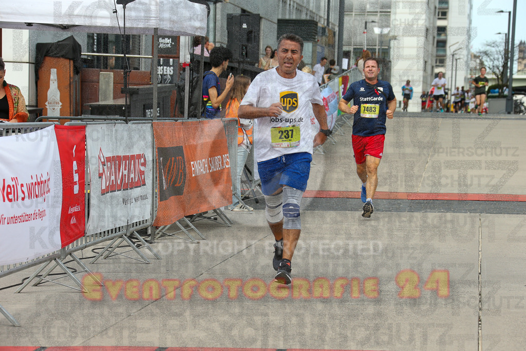 250920_1325_EX1_4474 | Sportfotografie im Rhein-Sieg Kreis, Köln, Bonn, NRW, Rheinland Pfalz, Hessen, etc. Unser Tätigkeitsfeld umfasst den Laufsport vom Volkslauf über den Marathon, Duathlon, Triathon bis zum Ultralauf wie Kölnpfad Ultra oder Schindertrail.