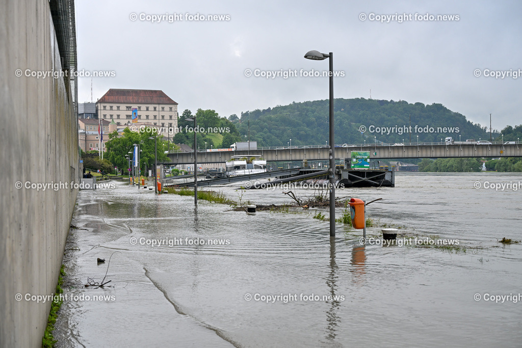 Linz_ Urfahr_ Donau_ Hochwasser_ 04.06.2024-9 | 04.06.2024, Linz, AUT, Urfahr, Hochwasser, im Bild Donau, Donaulaende Linz, Lentos, Schiffsanlegestelle