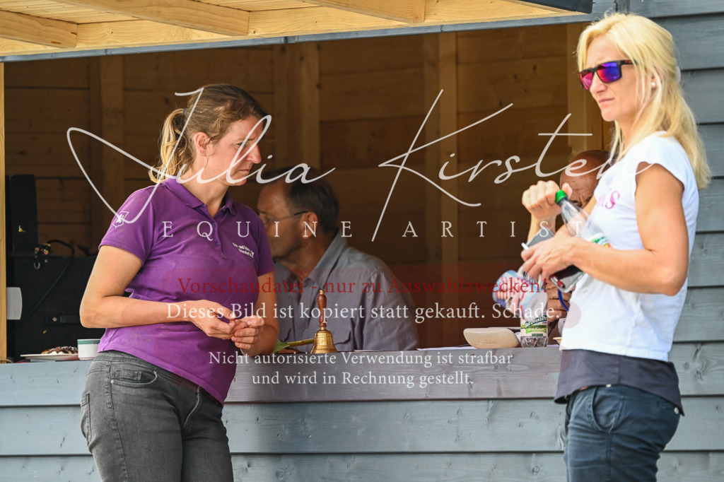 DSC_2631 | Pferde- und Turnierfotografie in Westsachsen. Pferdeportraits, Auftragszeichnungen und intuitive Kunst.