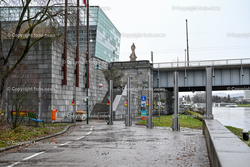 Linz_ Urfahr_ Hochwasserschutz_ 22.12.2023-13 | 22.12.2023, Linz, AUT, Urfahr, Hochwasser, im Bild Vorbereitung Hochwasserschutz Donaulaende Linz Urfahr, Donaustrand