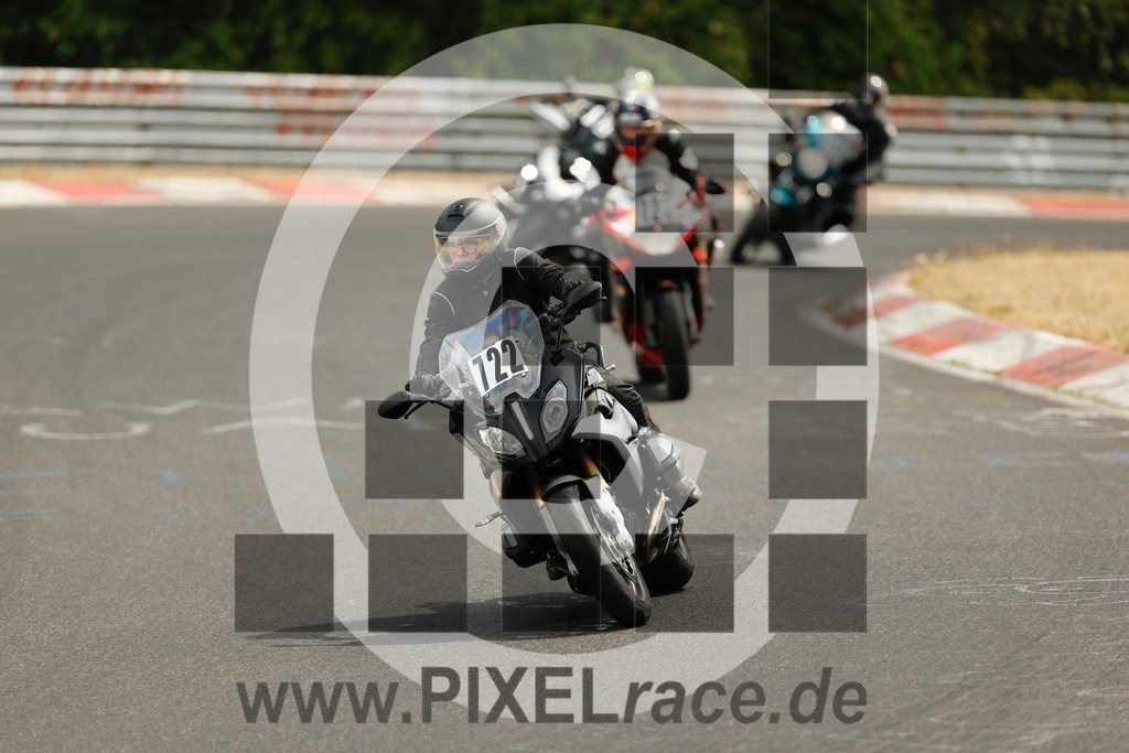 0722-20260803_04546 | Schöne Erinnerungen an spannende Momente - das festzuhalten ist unser Job. PIXELrace.de ist seit 2003 auf den Rennstrecken Europas unterwegs um die Action draußen beim Fahren und die wunderbare Stimmung imm Fahrerlager für euch einzufangen.