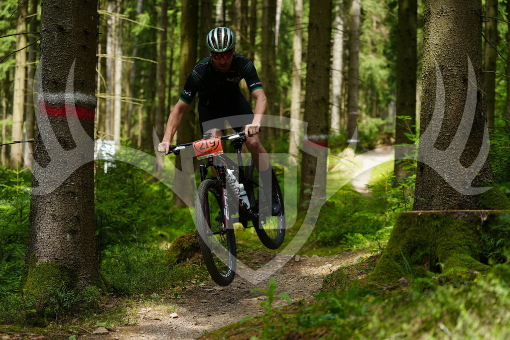 FC100290 | Fotogalerie der Treibjagd im Dunkelwald - Dein MTB Etappenrennen im Erzgebirge - Realisiert mit Pictrs.com