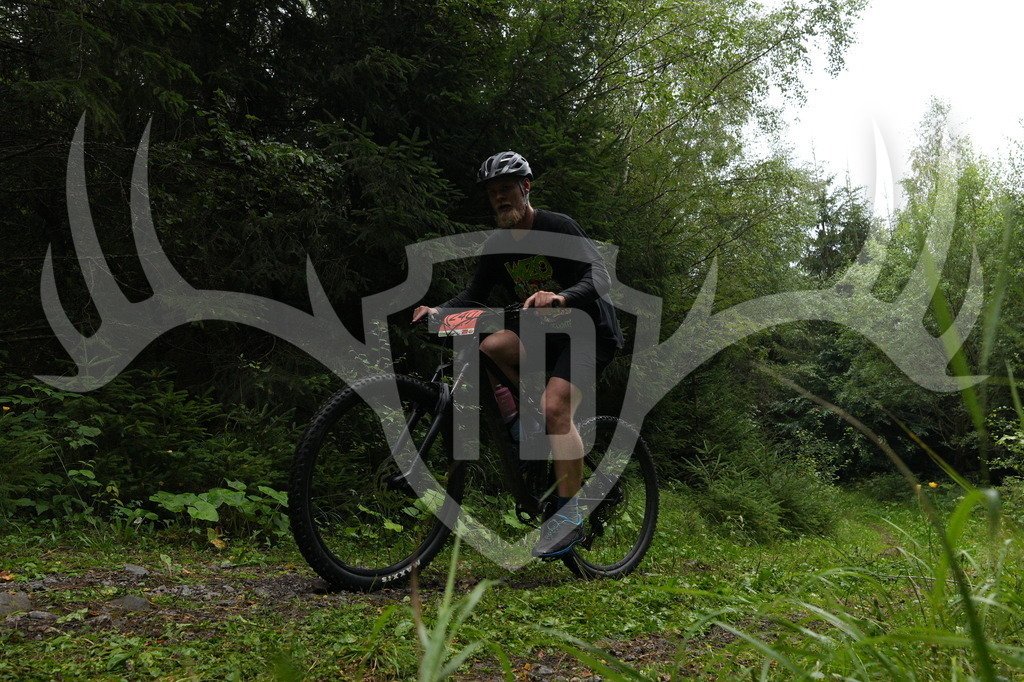 A6703518 | Fotogalerie der Treibjagd im Dunkelwald - Dein MTB Etappenrennen im Erzgebirge - Realisiert mit Pictrs.com