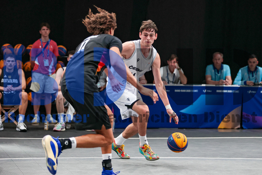 SES_RRG3x320250720-112 | bond - Realisiert mit Pictrs.com