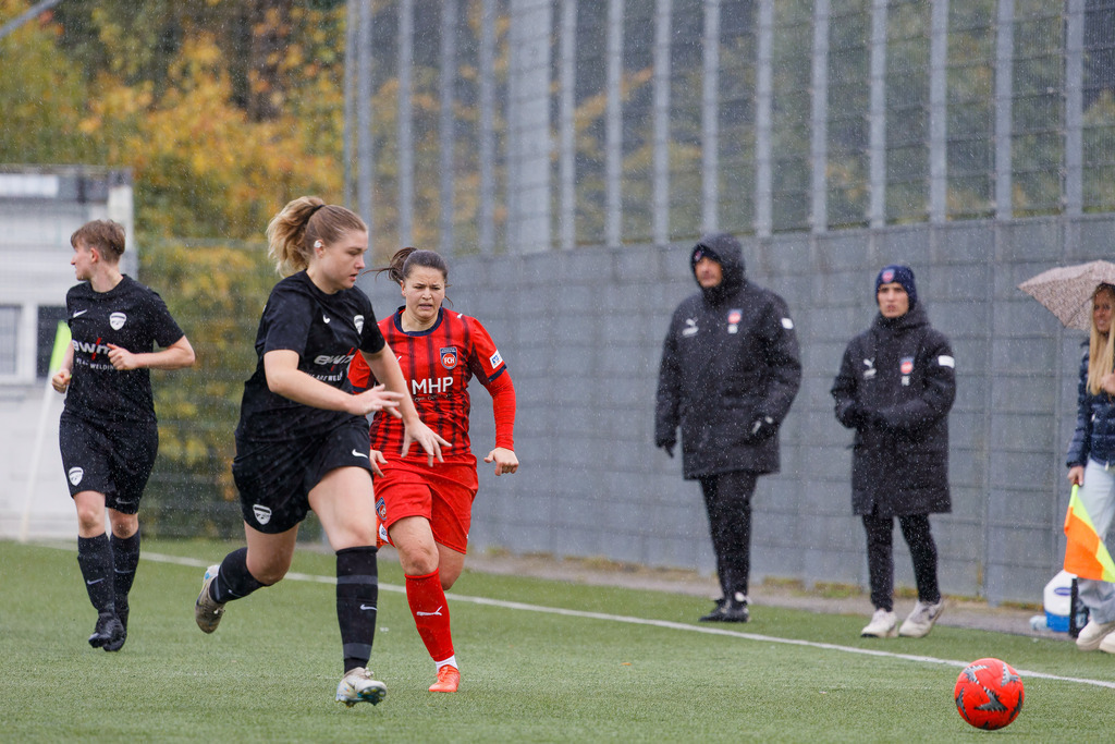 FCHHOH_251005_8571 | 1.FC Heidenheim 1846 II vs. SGM Hohenmemmingen/Sontheim, Fußball, Frauen, Bezirksliga, 2025/2026, 4. Spieltag, 05.10.2025 in Heidenheim, Kunstrasen b. Voith-Arena West(Foto: Michael Bulling) - Realisiert mit Pictrs.com