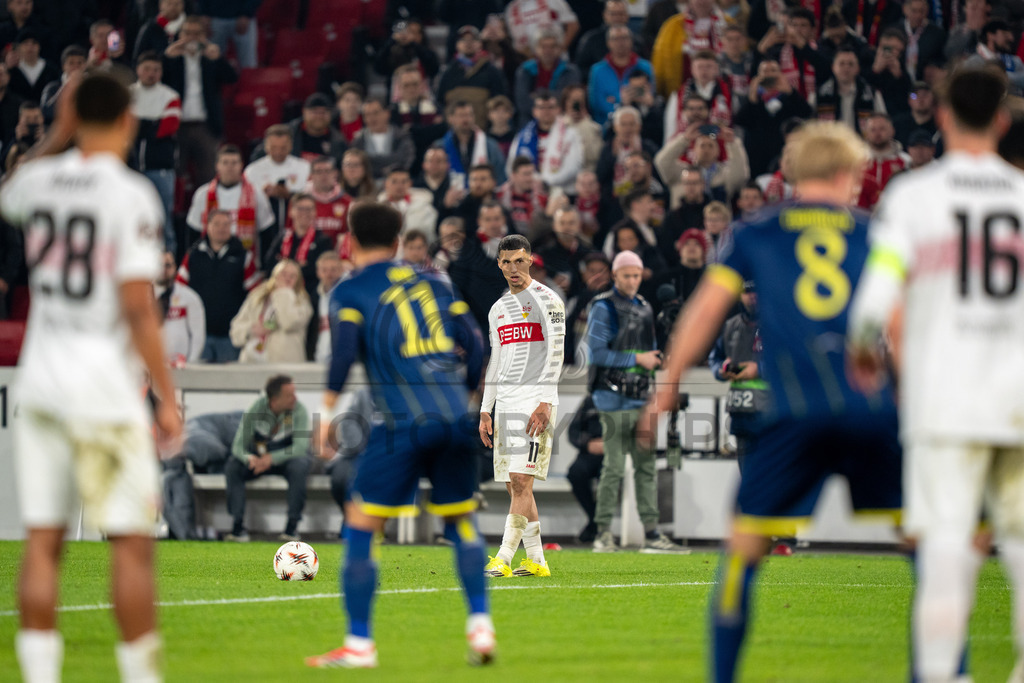 VfB Stuttgart vs. FC Porto, Fussball, Europa League, Achtelfinale, Hinspiel, 12.03.2026 | Bilal El Khannouss (VfB Stuttgart, #11) am Freistoss,VfB Stuttgart vs. FC Porto, Fussball, Europa League, Achtelfinale, Hinspiel, 12.03.2026Foto: photosbyphips/Philip Ziegler