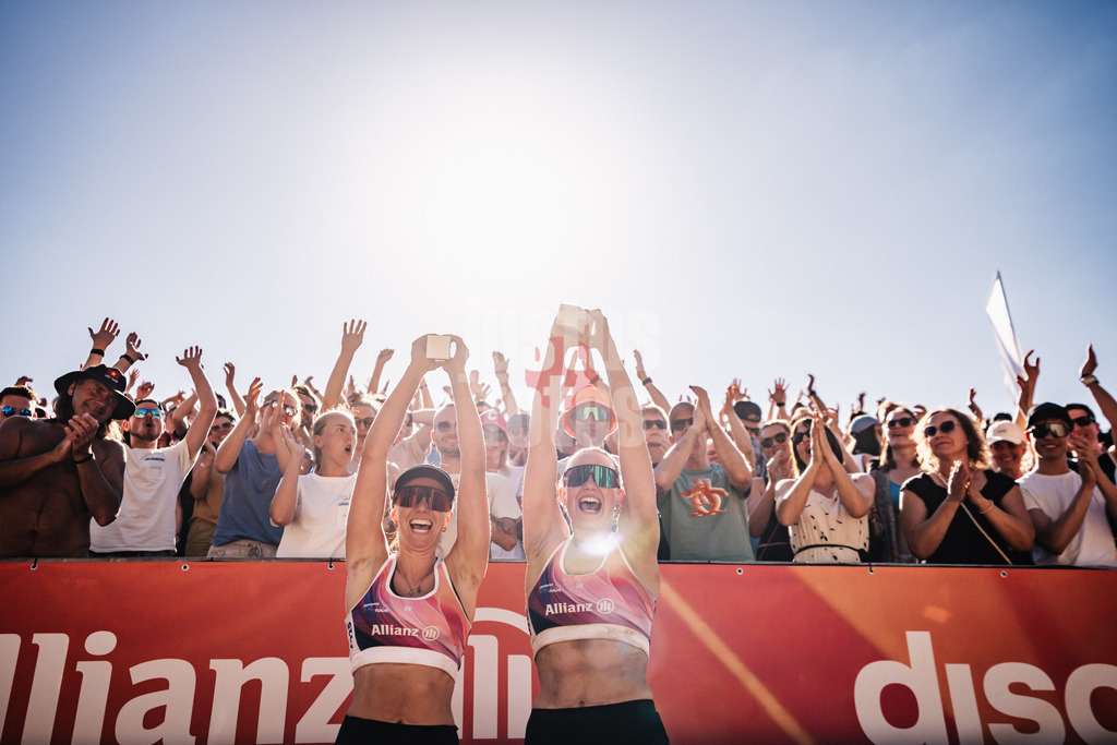 Beachvolleyball | Frauen | Allianz German Beach Tour 2025 | Tourstop Düsseldorf | 11.05.2025 | v.l. Lisa Kotzan und Tabea Schwarz jubeln nach dem Turniersieg
