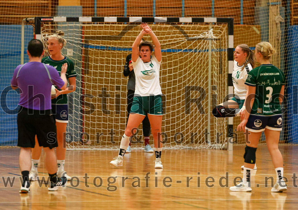 2023-09-16_026_TSV_Vaterstetten_gegen_SV_Muenchen_Laim | Baldham, Deutschland, 16.09.2023:
Handball, Bayernliga Frauen Staffel Süd 2023 / 2024, 1. Spieltag, TSV Vaterstetten gegen SV München Laim, Endergebnis: 23:34

Sophie Heringer (SV München Laim, #7), Anna-Lena Vogel (TSV Vaterstetten, #11), Kristin Wimmer (TSV Vaterstetten, #16), Katharina Klotz (SV München Laim, #3)

Foto: Christian Riedel / fotografie-riedel.net