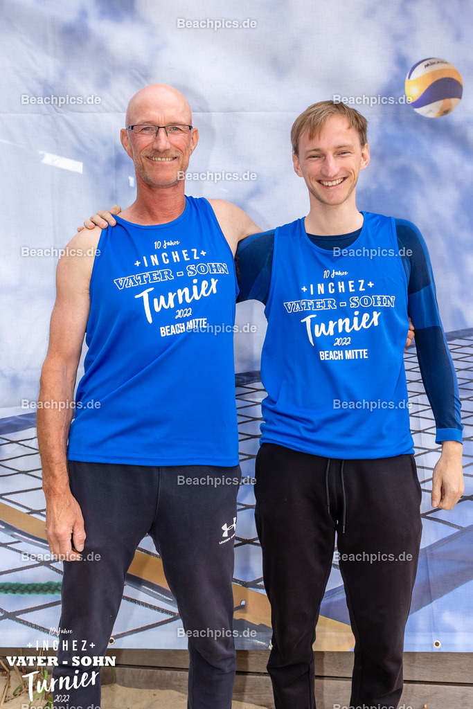 2022-00063110-Vater-Sohn-Turnier-Teamfotos-2 | 26.05.2022; Berlin Foto: Gerold Rebsch - www.beachpics.de