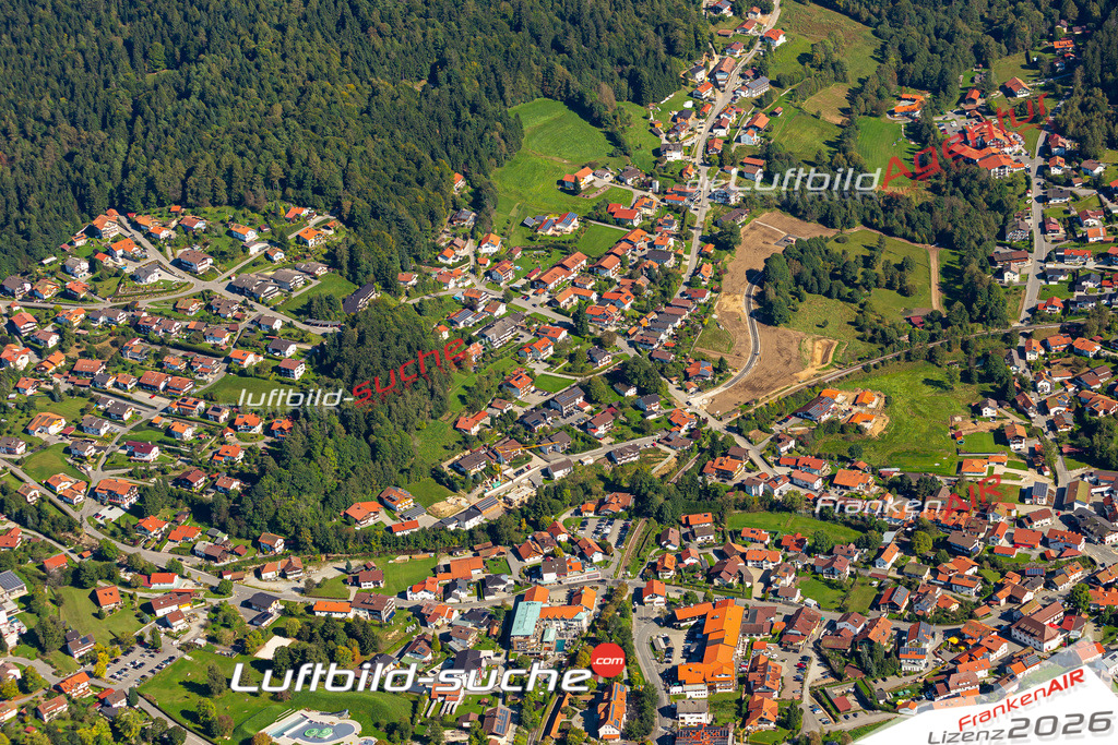 Das Luftbild der Stadt Bodenmais wurde 2021 vom Flugzeug heraus erstellt (keine Drohne) Aufnahmehöhe ca.450 Meter- hohe Bildauflösung und Druck-Qualität garantiert!
