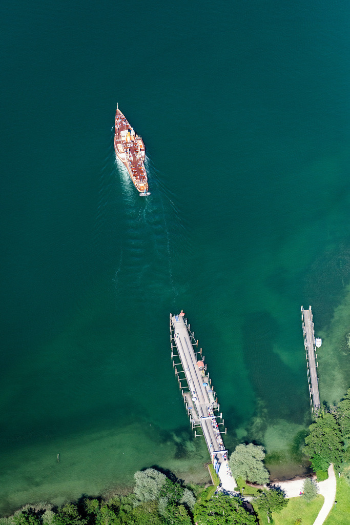 dr__0092728.jpg | CHIEMSEE 14.06.2022 Passagier- und Fahrgast- Schiff Raddampfer "Ludwig Fessler" am Anlegesteeg von Herrenchiemsee auf dem Chiemsee im Bundesland Bayern, Deutschland. 