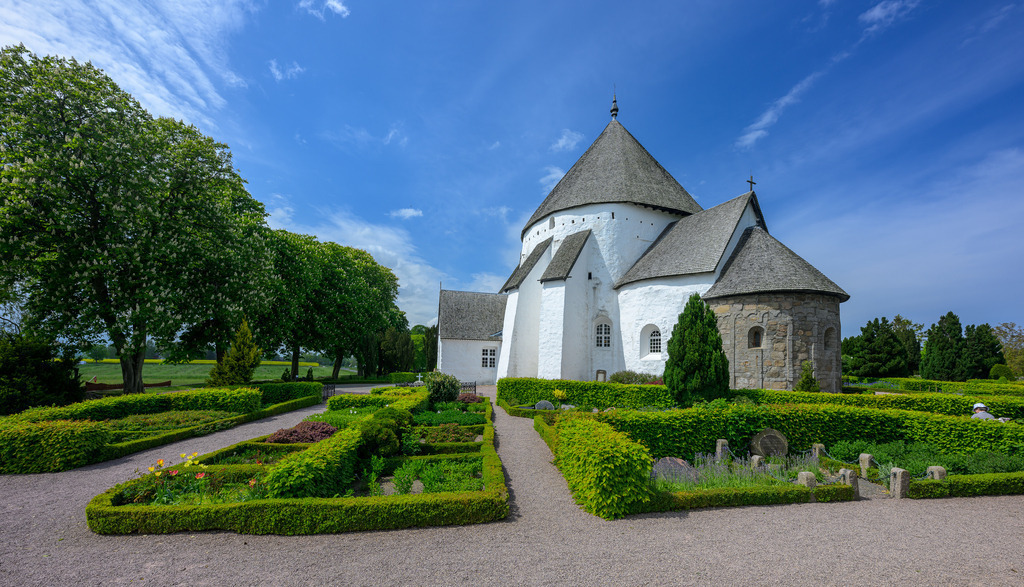 2024-454 | Rundkirche in Østerlars auf Bornholm. - Realisiert mit Pictrs.com