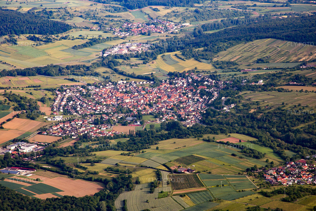 Luftbild: Ortsansicht von Südosten im Ortsteil Ellmendingen in Keltern im Bundesland Baden-Württemberg in Deutschland. Foto: IMG_079871.jpg vom 31.05.2015 durch Werner Riehm/FLY-FOTO.de