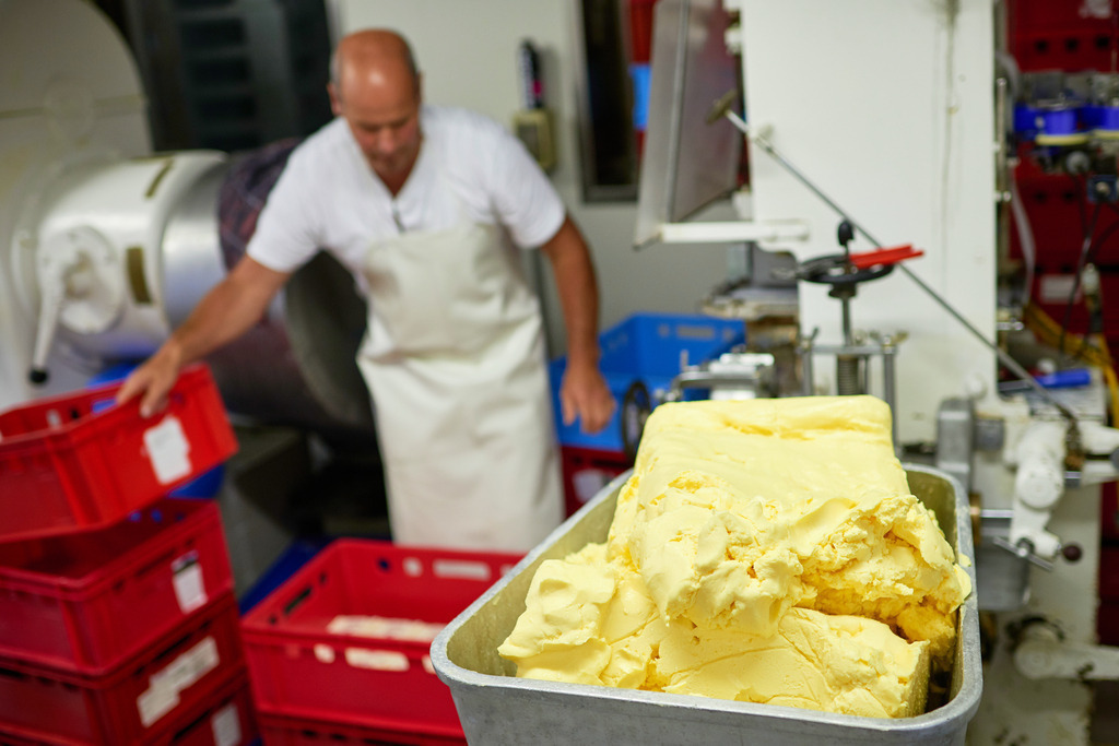Sennerei Hittisau | Hittisau, Austria - July 29, 2019: Sennerei Hittisau; frische Butter wird vor dem verpacken vorbereitet. - Realisiert mit Pictrs.com