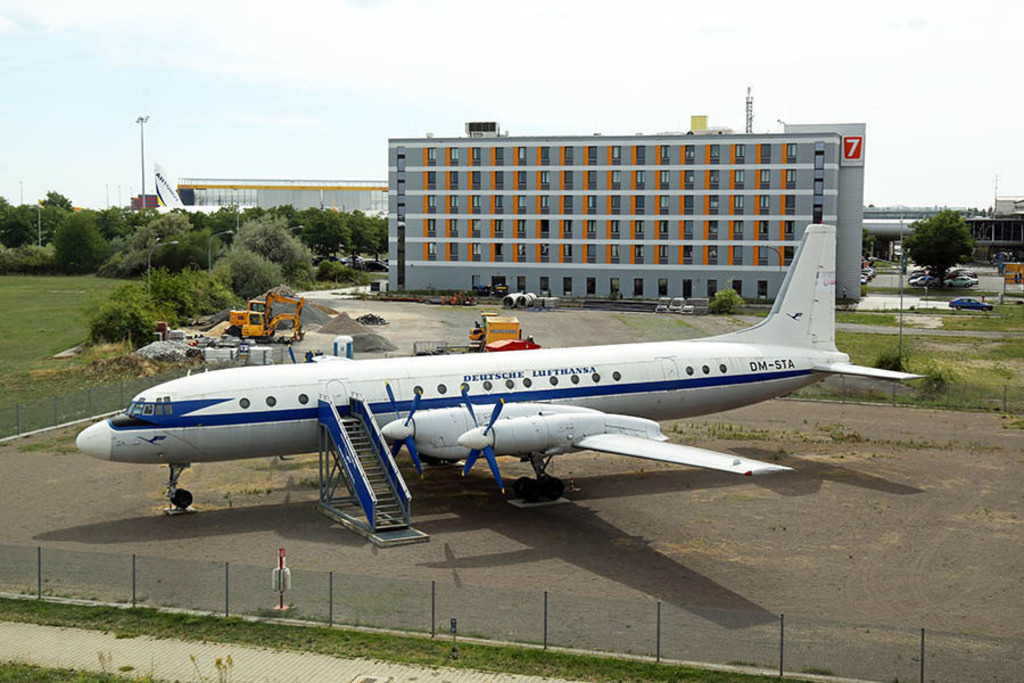 Foto: Leipzig - Flughafen Leipzig-Halle | Das Team hinter BILDLEXIKON LEIPZIG bündelt historische wie aktuelle Informationen über die Stadt Leipzig in Text und Bild auf einer Plattform und stellt diese der interessierten Öffentlichkeit zur Verfügung.