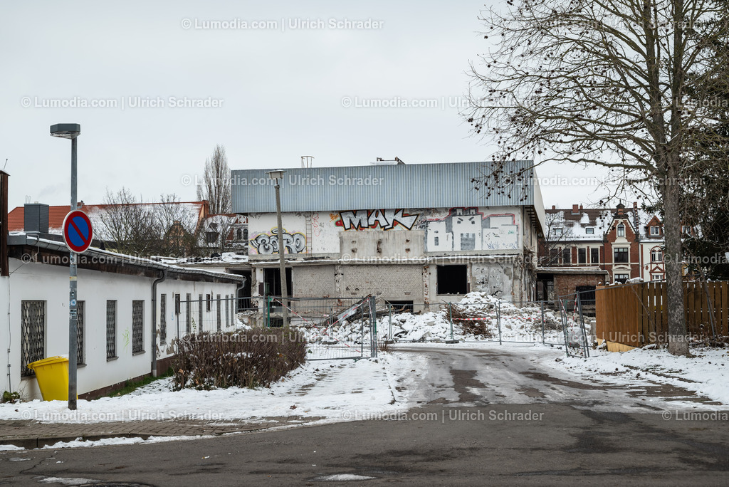 10049-13081 - Abriss in Halberstadt | Stockfoto und Bilderpool mit Bildmaterial aus Deutschland, dem Harz, Halberstadt, Quedlinburg, Wernigerode und weltweit. Qualitativ hochwertige und professionelle Fotos anschauen und kaufen. - Realisiert mit Pictrs.com