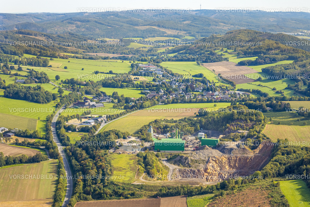 Sundern230905105 | Luftbild, Steinbruch Hilgenroth, Rudolf Hilgenroth Straßenbaustoffe und Transportbeton GmbH, Reiterverein Hellefeld und Umgebung e.V., Hellefeld, Sundern, Sauerland, Nordrhein-Westfalen, Deutschland