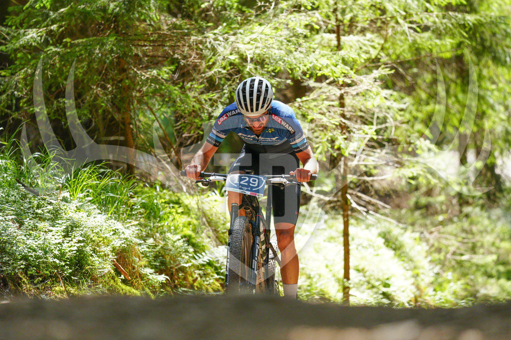 FC604100 | Fotogalerie der Treibjagd im Dunkelwald - Dein MTB Etappenrennen im Erzgebirge - Realisiert mit Pictrs.com
