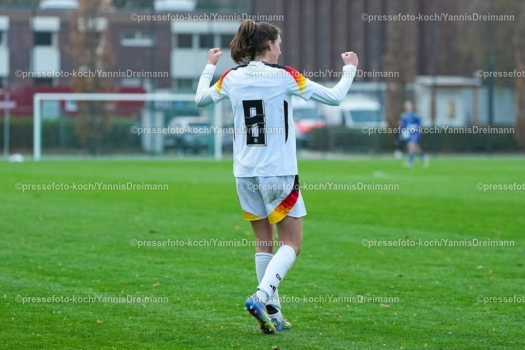 xYDRx26112501028 | 26.11.2025, xydrx, Fußball, Länderspiel, EM-Qualifikation U19-Frauen, Belgien - Deutschland, Sportschule Wedau: Torjubel nach dem Tor zum 1:1 für Deutschland durch Torschütze Lotta Wrede (GER #8)