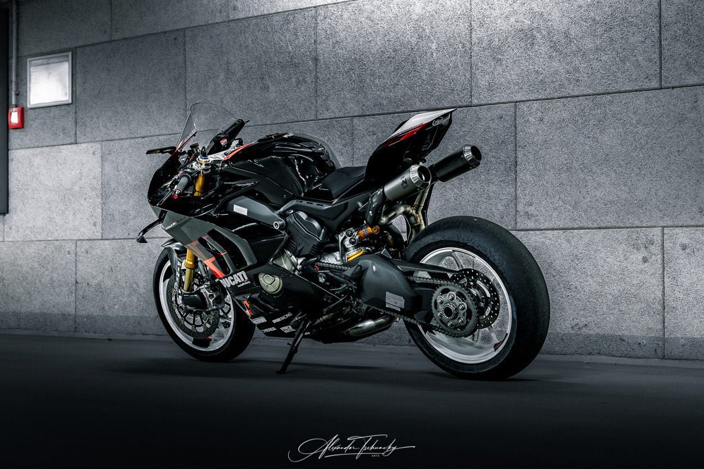 Ducati Panigale V4S | Entdecken Sie die faszinierende Welt von Alexander Tschuncky Arts: Kreative Fotografie, atemberaubende Automobilkunst und hochwertiger Bilderdruck. Lassen Sie sich inspirieren! - Realisiert mit Pictrs.com