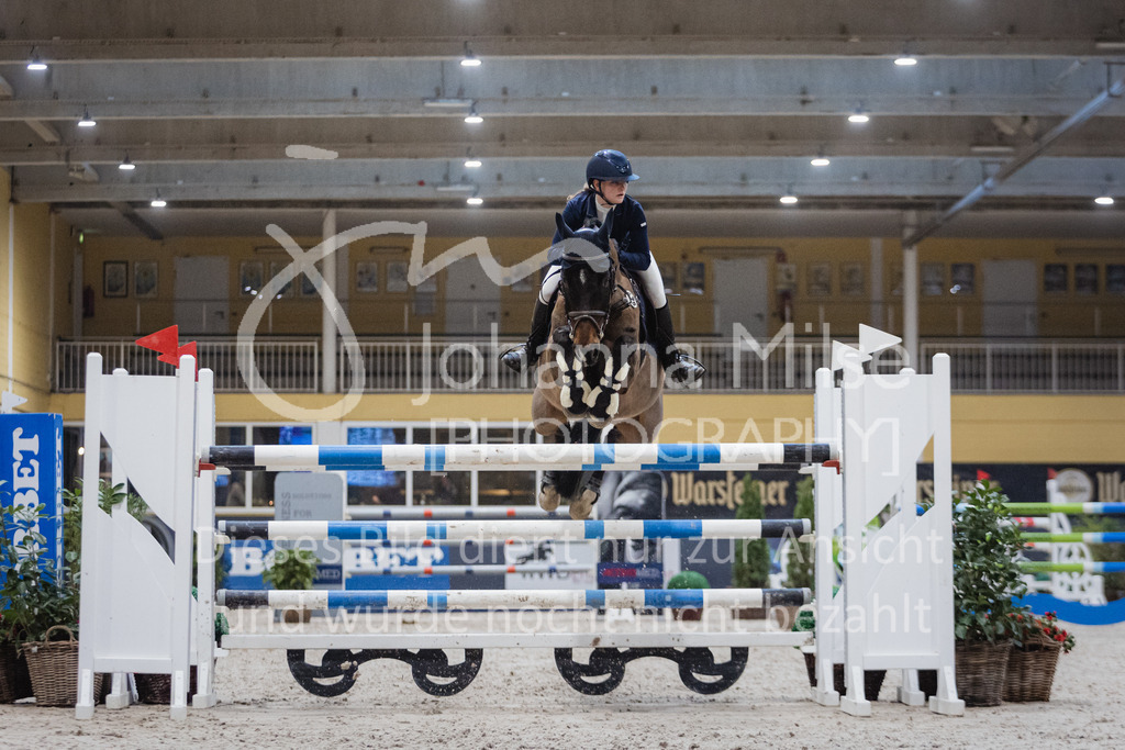 230211_Warstein_M2-Spr-223 | Deine schönsten Turniermomente als professionelle Fotos! Entdecke hochwertige Pferdesport-Fotografie im Online-Shop. Jetzt Fotos finden & bestellen!