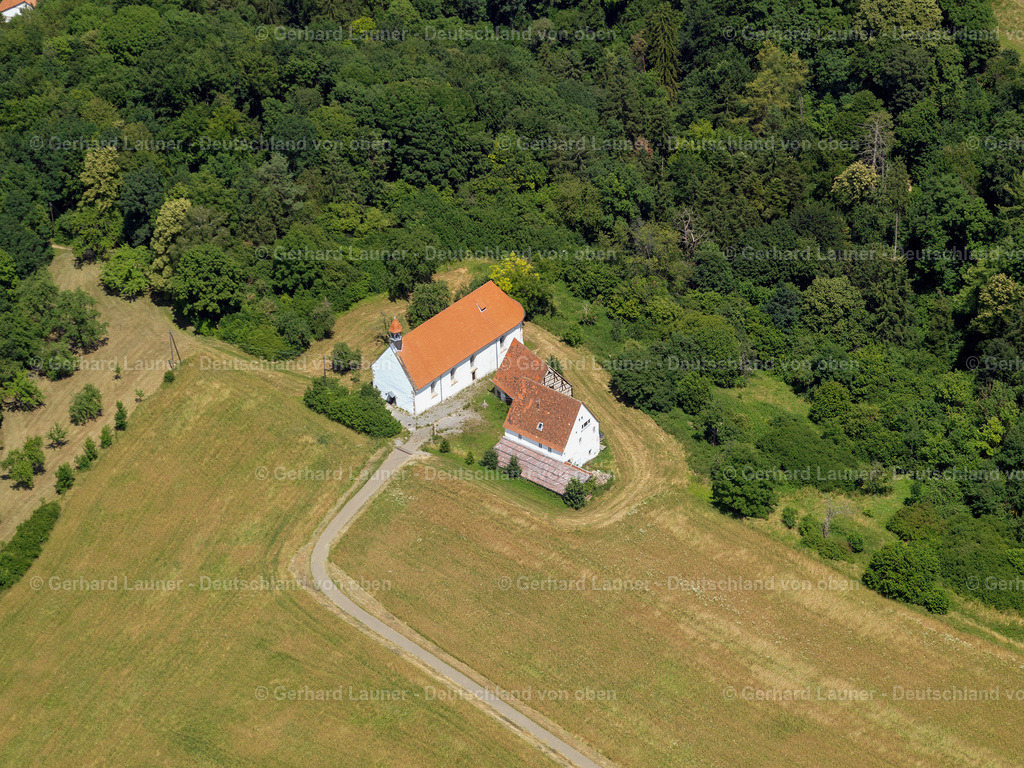 2825108 | Kapelle mit Wirtschaftsgebäuden am Waldrand bei Rottenburg
