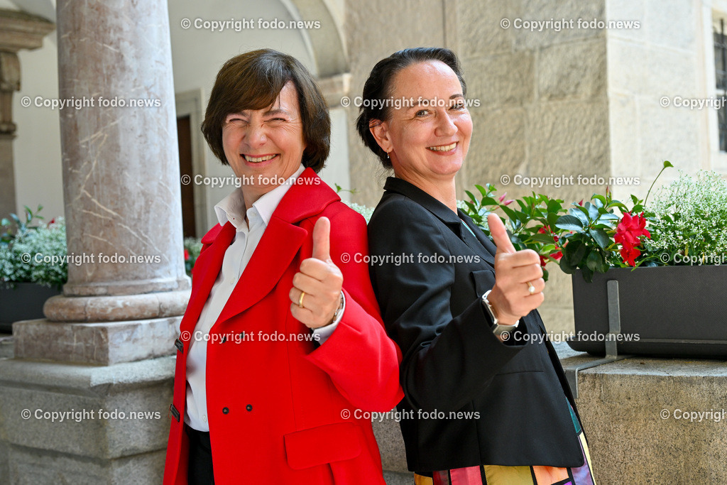 Kick-off-Veranstaltung der Gruendungspraesidentin_ IDSA_ 07.07.2023-91 | 07.07.2023, Landhaus Linz AUT, Kick-off-Veranstaltung der Gruendungspraesidentin, IDSA, im Bild Claudia von der Linden (Vorsitzende des Institute of Digital Sciences Austria (IDSA) Gruendungskonvents), Stefanie Lindstaedt (Gruendungspraesidentin des Institute of Digital Sciences Austria (IDSA))