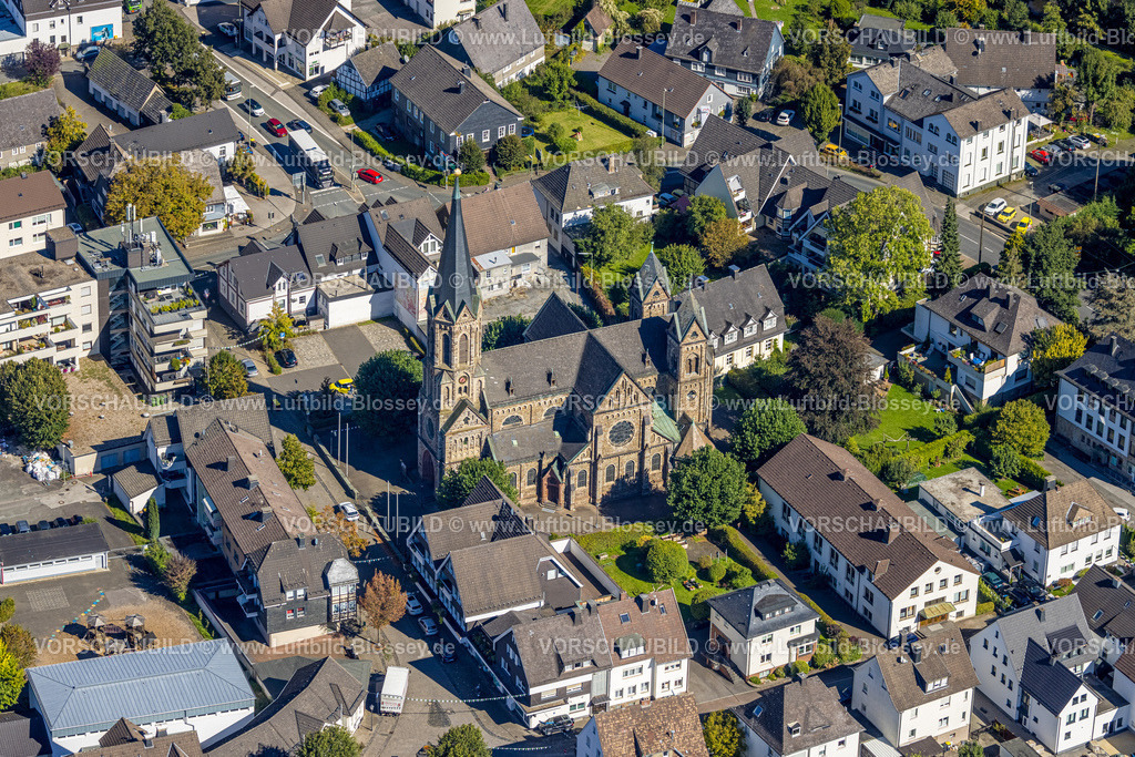 Lennestadt230910558Meggen | Luftbild, Kath. Kirche St. Bartholomäus,
Meggen, Lennestadt, Sauerland, Nordrhein-Westfalen, Deutschland