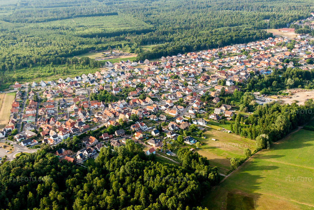Aerial view: Village view in Schirrhein in the state Bas-Rhin, France.Photo: IMG_30460.jpg taken on 07/09/2010 by Werner Riehm/FLY-FOTO.comResolution of the original: 4752 x 3168 px