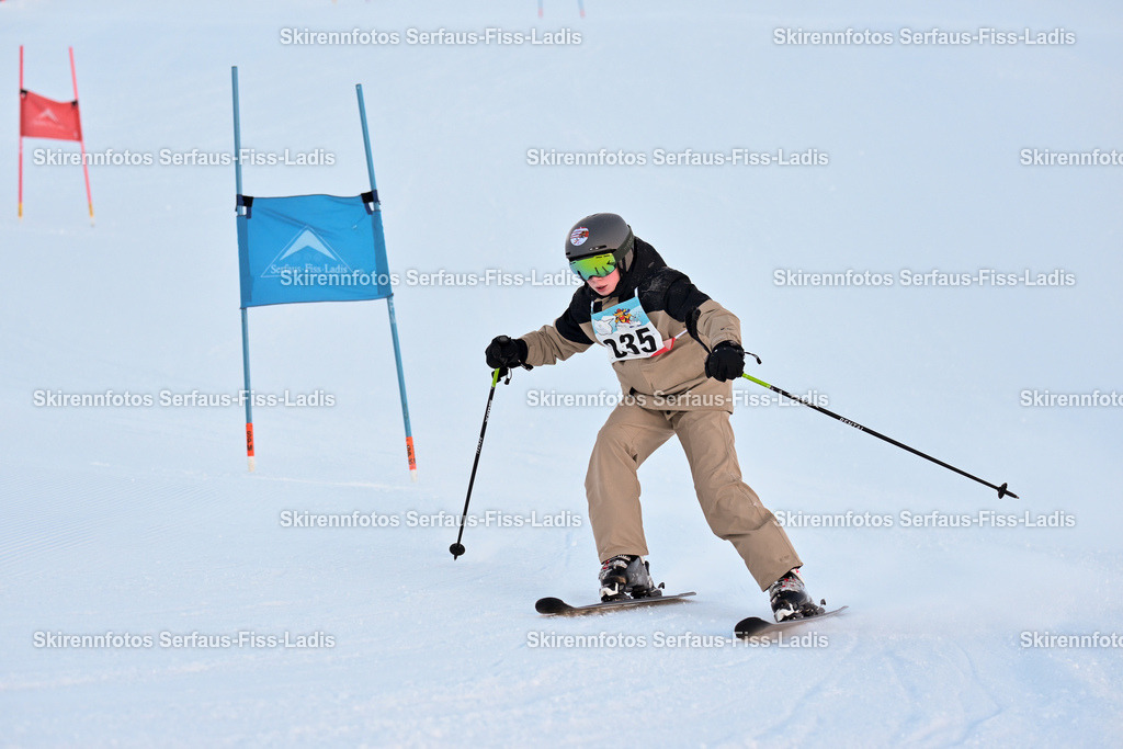 SRF_25.12.2025_0113 | Skirennfotos,Serfaus,Fiss,Ladis,Kinderskirennen,Winter,Tirol,Oberland,skirace,SFL,feelfree,weil wir's genießen,ski,Ski,skifahren,Sonnenplateau, - Realisiert mit Pictrs.com