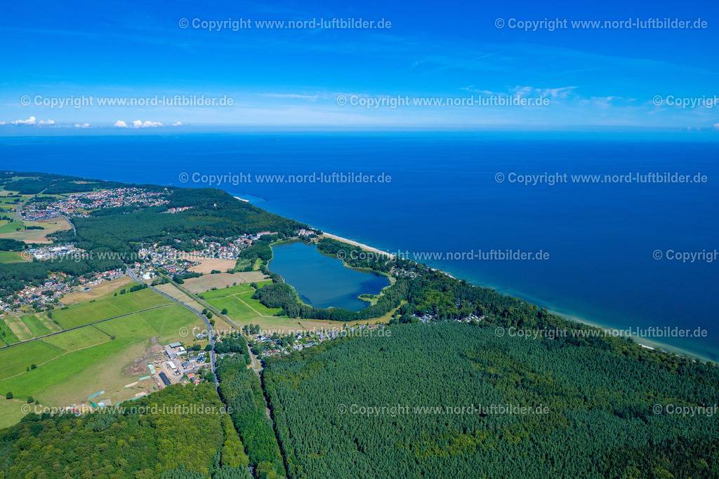 Kölpinsee_Usedom_ELS_7834100822 | LODDIN 10.08.2022 Küsten- Landschaft am Sandstrand der der Ostsee in Kölpinsee im Bundesland Mecklenburg-Vorpommern, Deutschland. Weiterführende Informationen bei: BEROLINA Hotel- und Gaststättengesellschaft mbH Strandhotel Seerose Kölpinsee. // Coastline on the sandy beach of of Baltic Sea in Koelpinsee in the state Mecklenburg - Western Pomerania, Germany. Further information at: BEROLINA Hotel- und Gaststaettengesellschaft mbH Strandhotel Seerose Koelpinsee. Foto: Martin Elsen