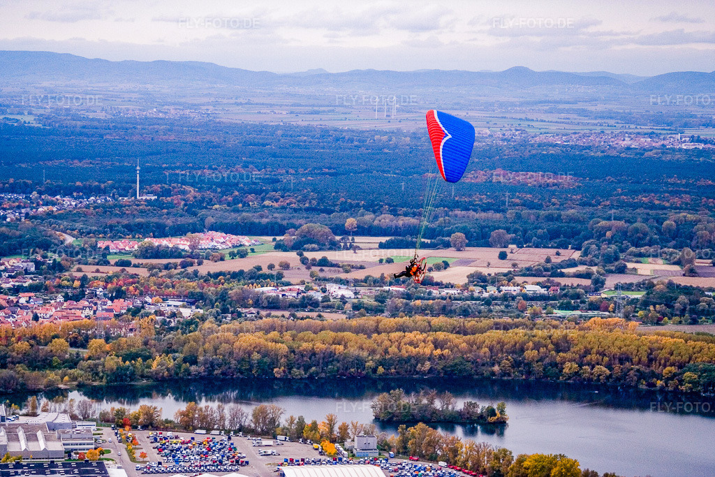 Luftbild: Überm Daimlerwerk im Ortsteil Maximiliansau in Wörth im Bundesland Rheinland-Pfalz in Deutschland. Foto: IMG_13772.jpg vom 08.10.2008 durch Werner Riehm/FLY-FOTO.de