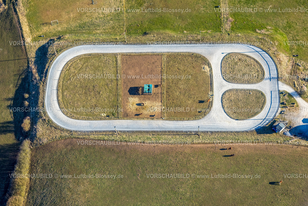 Lennestadt250309492Obermelbecke | Luftbild, Quinkenhof Reitanlage, Pferdekoppel in Melbecke, Lennestadt, Sauerland, Nordrhein-Westfalen, Deutschland