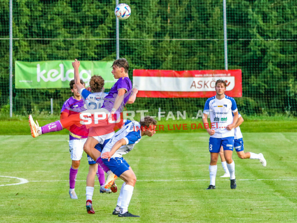 Austria Klagenfurt Amateure - SK Treibach 1-1, Kärntner Liga 2. Runde | Lukas Pippan (SK Treibach #7) Luca Weitensfelder (SK Treibach #24) Lukas Urnik (SK Treibach #8) Austria Klagenfurt Amateure - SK Treibach 1-1 am 08.08.2023 in Brückl
(Sportplatz), Austria, (Photo by Ernst Krawagner sport-fan.at) - Realisiert mit Pictrs.com