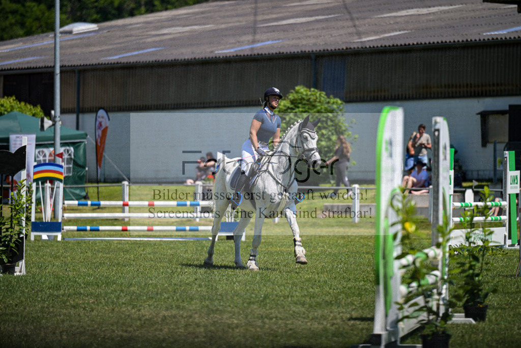 Reitturnier Voxtrup | Entdecke hochwertige Reitturnierfotos von Foto Oger. Professionell, emotional und authentisch – jetzt Lieblingsmomente im Shop bestellen. - Realisiert mit Pictrs.com