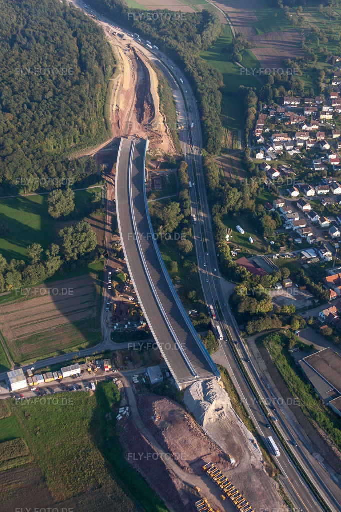 Luftbild: Neubau- Baustelle des Autobahn- Streckenverlauf der BAB 8 bei im Ortsteil Mutschelbach im Ortsteil Untermutschelbach in Karlsbad im Bundesland Baden-Württemberg in Deutschland. Foto: IMG_59830.jpg vom 24.09.2013 durch Werner Riehm/FLY-FOTO.de