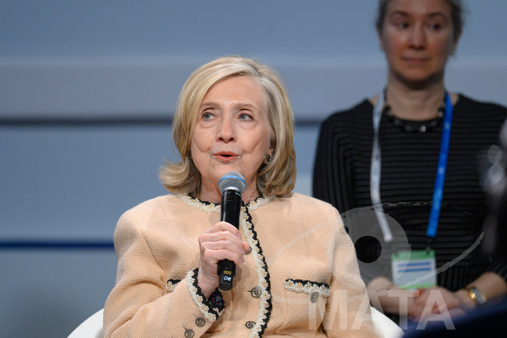 _DWA0163 | Die US-Politikerin Hillary Clinton auf der Veranstaltung Girls Just Want to Have Fundamental Rights: Fighting the Global Pushback im Rahmen der Münchner Sicherheitskonferenz 2026. München, 14.02.2026 Bayern Deutschland - Realisiert mit Pictrs.com