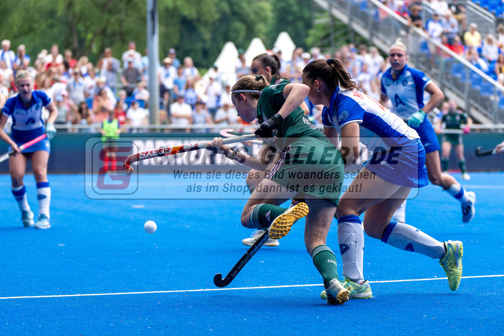 Final4_20250531-1407-HK107734 | Krefeld, Deutschland, 31.05.2025:  Feldhockey Final4 2025 – „Deutsche Feldhockey-Meisterschaften 2025“ im Gerd-Wellen-Hockeyanlage am 31.05.2025 in Krefeld, Deutschland. (Foto von Kramhöller/Fehrmann/Kaste)Krefeld, Germany, 31.05.2025: Feldhockey Final4 2025 – „Deutsche Feldhockey-Meisterschaften 2025“ in Gerd-Wellen-Hockeyanlage at 31.05.2025 in Krefeld, Deutschland. (Foto from Kramhöller/Fehrmann/Kaste)