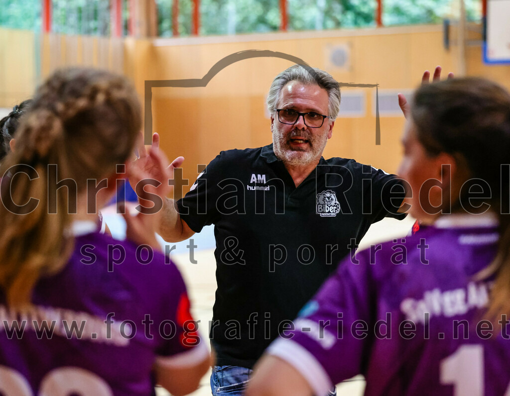 2023-10-14_084_SpVgg_Altenerding_gegen_HSG_Freising_Neufahrn_Damen | Erding, Deutschland, 14.10.2023:
Handball, Bezirksliga Frauen Altbayern 2023 / 2024, 3. Spieltag, SpVgg Altenerding II gegen HSG Freising-Neufahrn II, Endergebnis: 23:28

Trainerin Andreas Mittermeier (SpVgg Altenerding)

Foto: Christian Riedel / fotografie-riedel.net