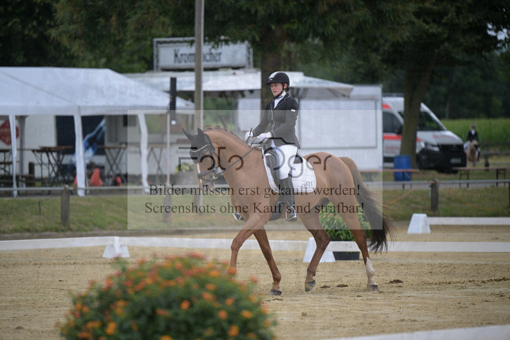 DOS_7370 | Entdecke hochwertige Reitturnierfotos von Foto Oger. Professionell, emotional und authentisch – jetzt Lieblingsmomente im Shop bestellen.Deutschlandweite Turnierfotografie. - Realisiert mit Pictrs.com