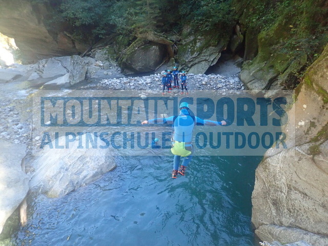PC020062 | Bestelle die Bilder deines Berg- oder Wasser-Abenteuers mit Mountain Sports bequem von zu Hause aus direkt über unseren Online Fotoshop von pictrs.com. - Realisiert mit Pictrs.com