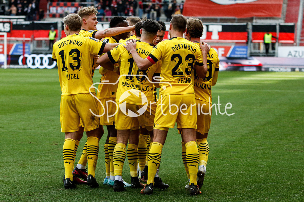 FC Ingolstadt - Borussia Dortmund Amateure | Dortmund jubelt ueber den Treffer zum 0-1 durch Justin NJINMAH (BVB #11) / DFL REGULATIONS PROHIBIT ANY USE OF PHOTOGRAPHS AS IMAGE SEQUENCES AND/OR QUASI-VIDEO