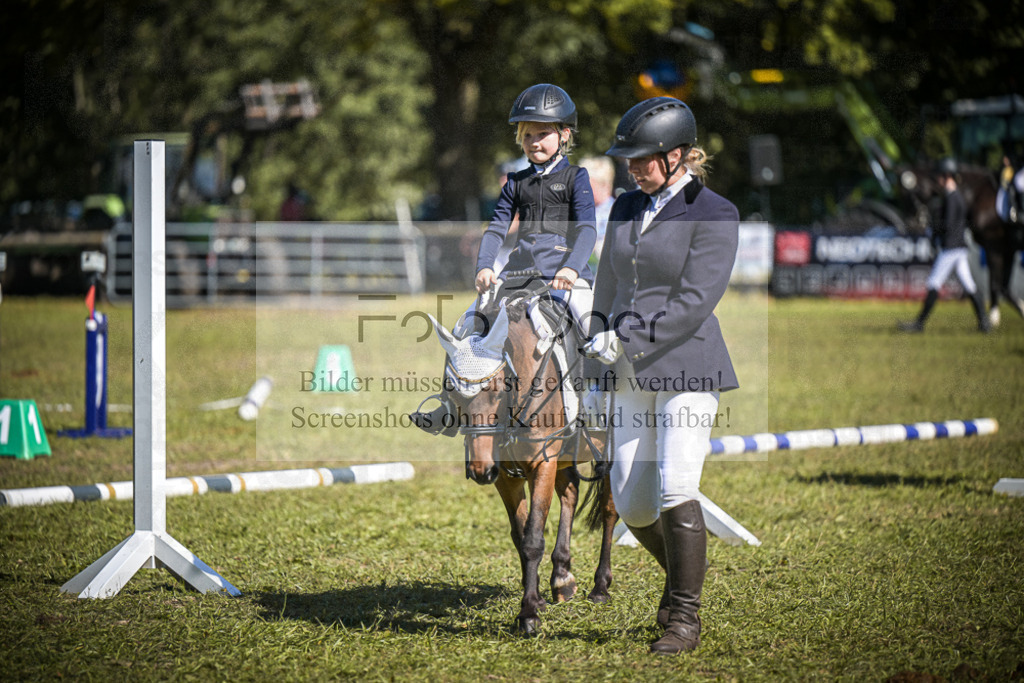 DOS_0165 | Entdecke hochwertige Reitturnierfotos von Foto Oger. Professionell, emotional und authentisch – jetzt Lieblingsmomente im Shop bestellen.Deutschlandweite Turnierfotografie. - Realisiert mit Pictrs.com
