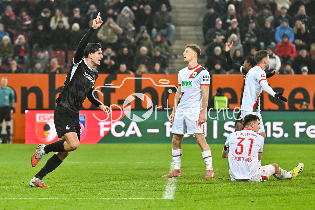 FC Augsburg - SC Freiburg | AUGSBURG, GERMANY - 18. JANUARY: Jubel der Gäste nach dem Treffer zum 2-2 Ausgelich durch Igor MATANOVIC (SC Freiburg 31) / Tor / Torschuetze / Freude / Happy während dem Bundesligamatch zwischen dem FC Augsburg und dem SC Freiburg am 18. Spieltag in der WWK-Arena / DFL REGULATIONS PROHIBIT ANY USE OF PHOTOGRAPHS AS IMAGE SEQUENCES AND/OR QUASI-VIDEO