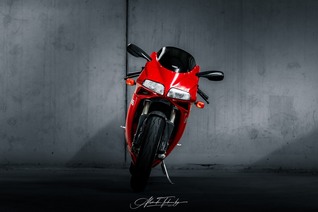 Ducati 996 | Entdecken Sie die faszinierende Welt von Alexander Tschuncky Arts: Kreative Fotografie, atemberaubende Automobilkunst und hochwertiger Bilderdruck. Lassen Sie sich inspirieren! - Realisiert mit Pictrs.com