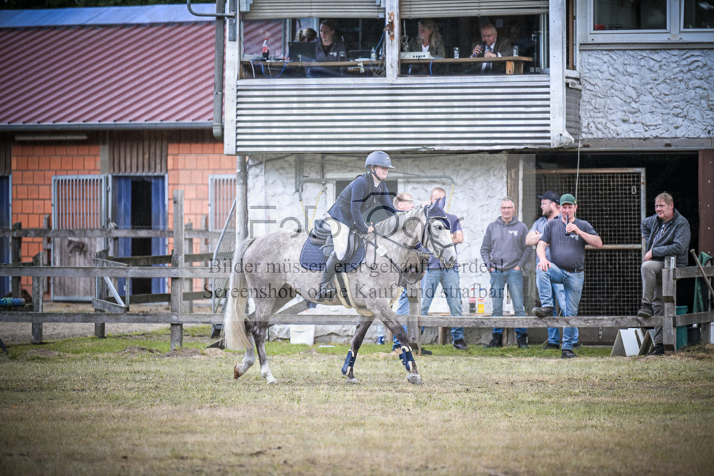 DOS_0086 | Entdecke hochwertige Reitturnierfotos von Foto Oger. Professionell, emotional und authentisch – jetzt Lieblingsmomente im Shop bestellen.Deutschlandweite Turnierfotografie. - Realisiert mit Pictrs.com